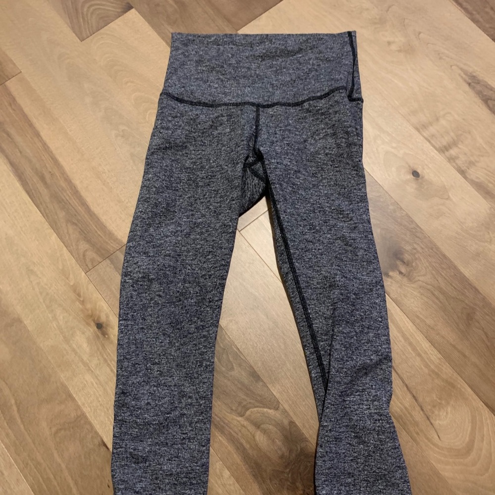 Lululemon Wunder Under size 6, 21 inch crop